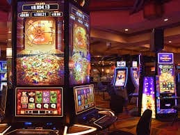 Live casino dealer table games on 7games app